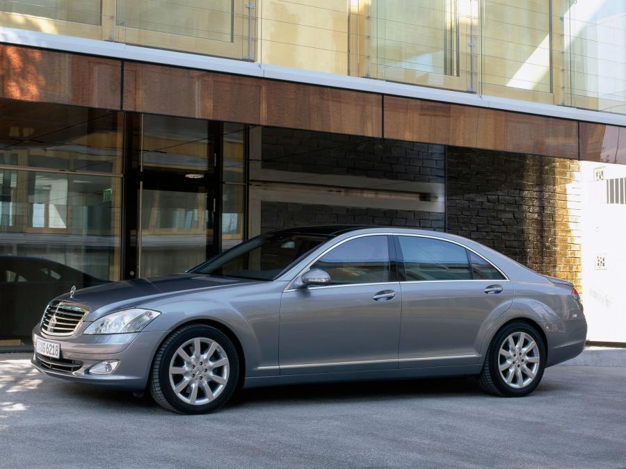  Mercedes-Benz S500 (W221) 2005 года  (фото 4 из 31)